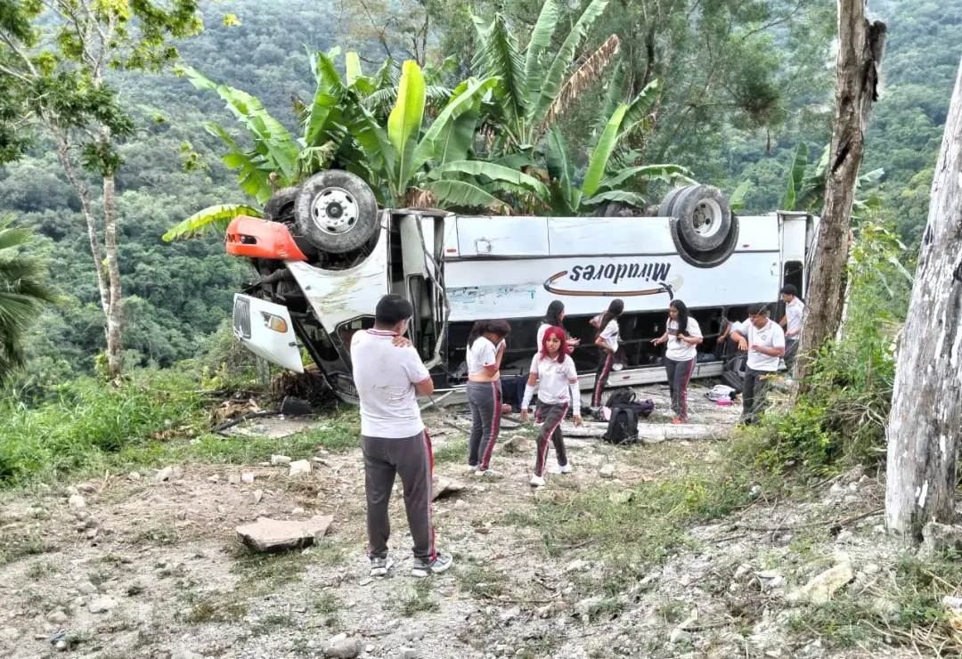 Una estudiante muerta en accidente de camión en Emiliano Zapata