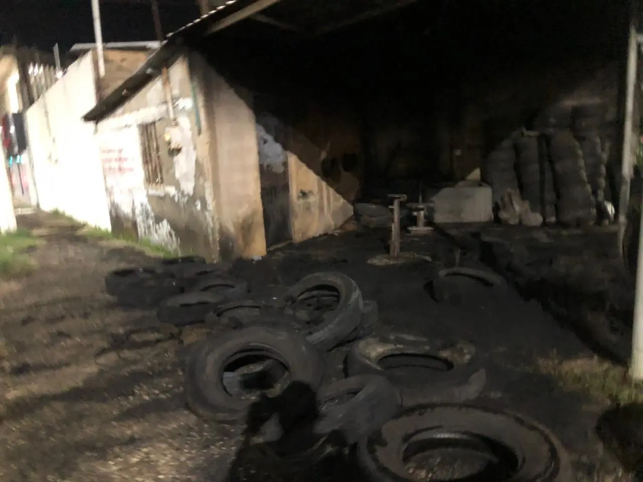 Arde vulcanizadora en Coatzacoalcos; dueño teme cobro de piso