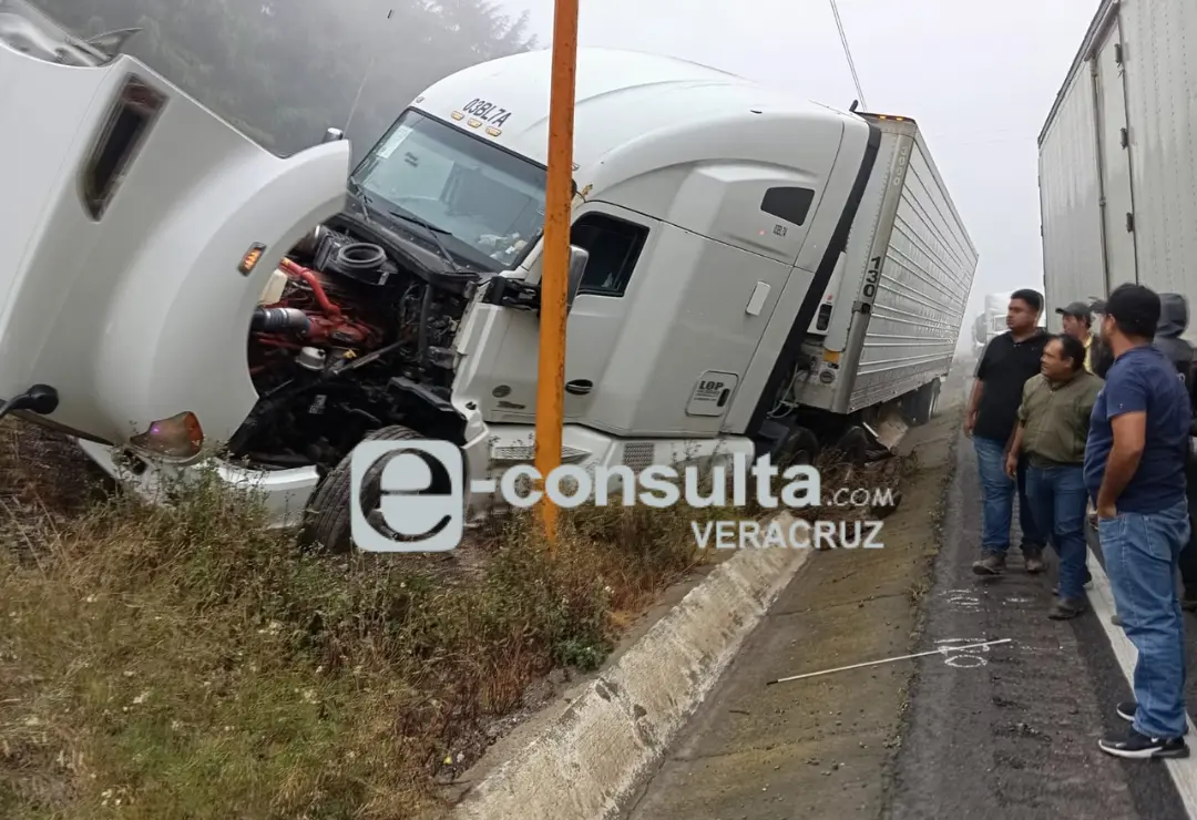 Neblina causa carambola y cierre de la 150D en límites con Maltrata