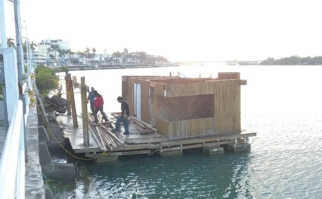 Regresa el restaurante flotante El Atracadero al río Tuxpan