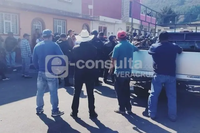 Turba desarma a policías de SSP y mata a un elemento en Maltrata