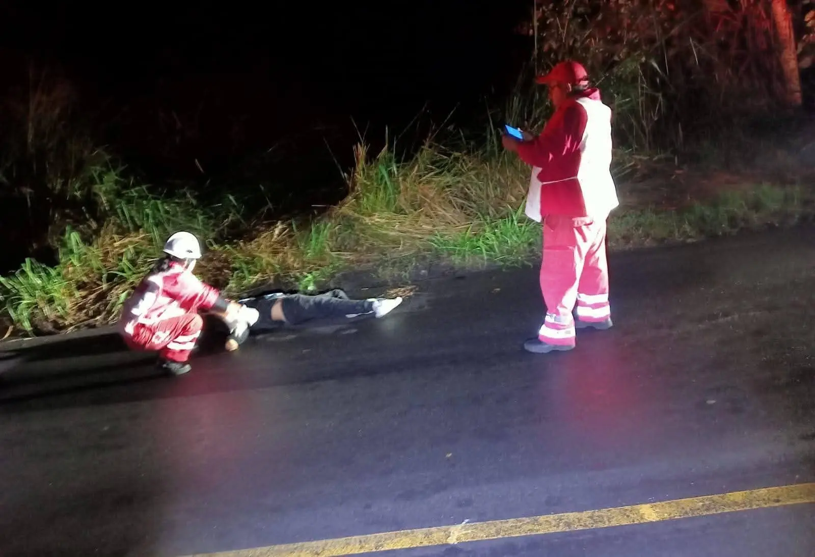 Hallan cuerpo de joven sobre la carretera Xalapa-Totutla