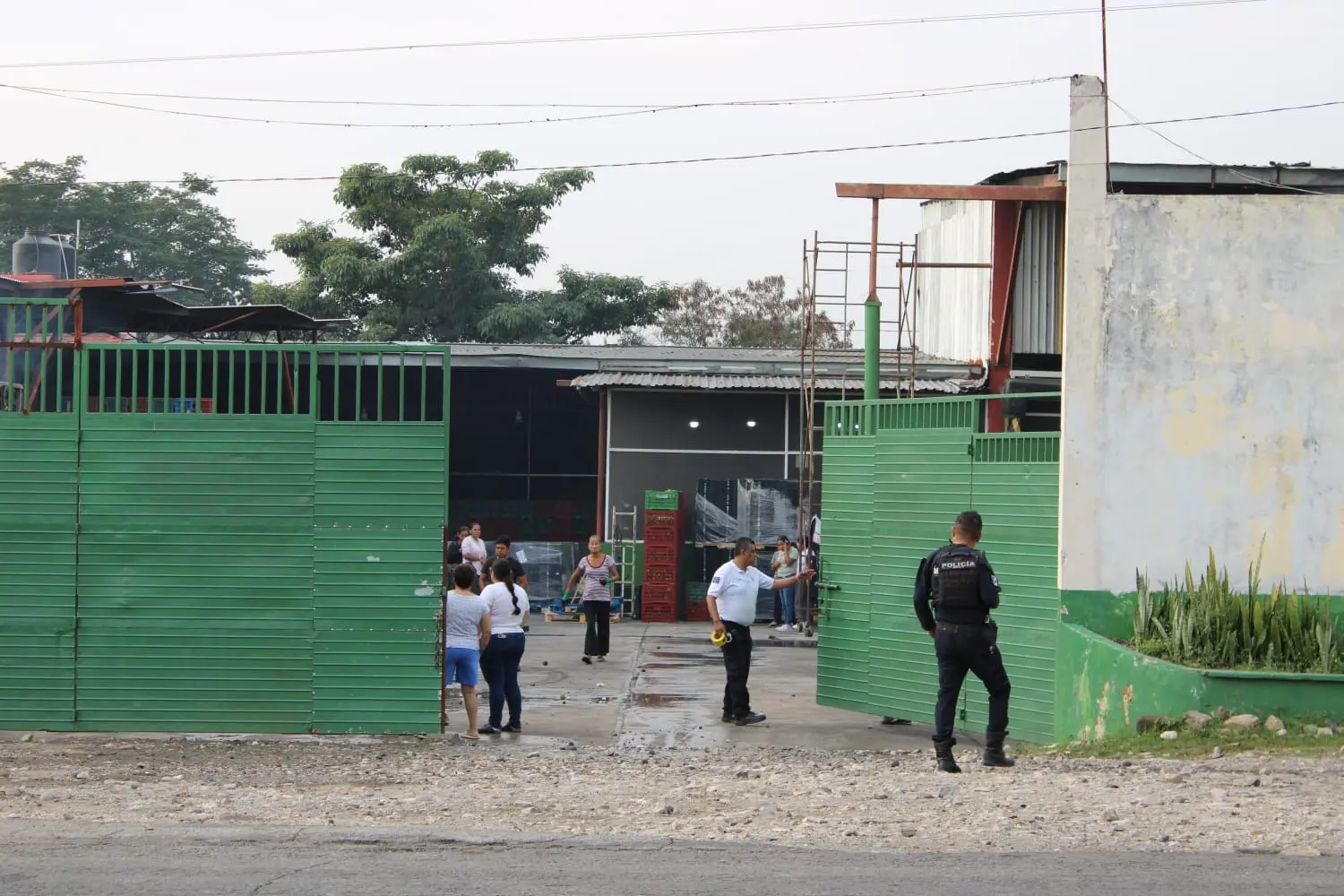 Provocan incendio de empacadora de síndico electo de Cuitláhuac