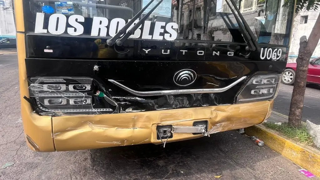 Choca Ulúa contra auto particular en Veracruz