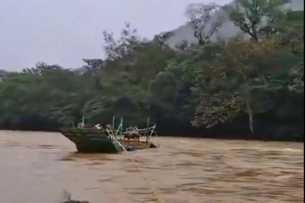 Se hunde lancha con maestros en río de Oaxaca