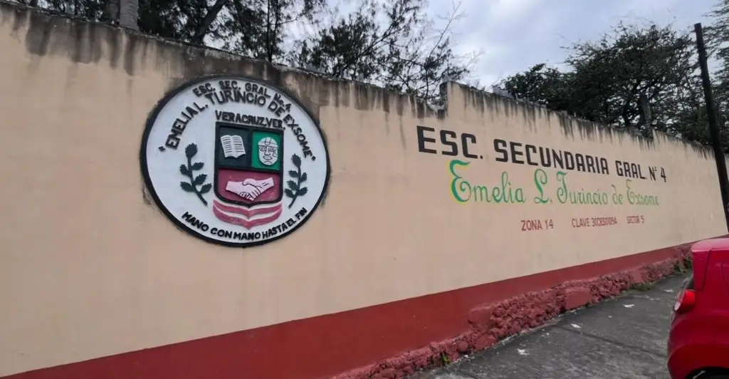 Evacuan alumnos de secundaria en Veracruz