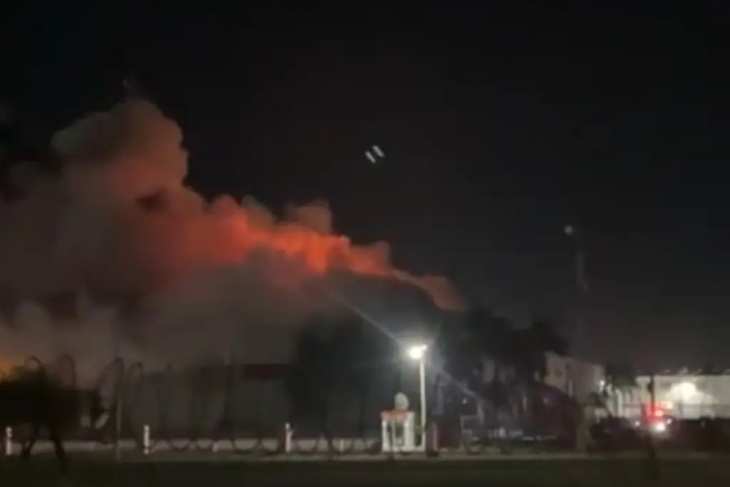 Fuerte incendio tras explosión en maquiladora de Matamoros