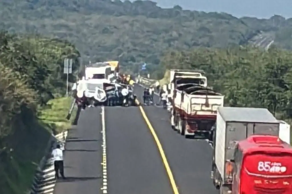Alcalde suplente de Álamo entre lesionados tras accidente en autopista; reportan también 2 muertos