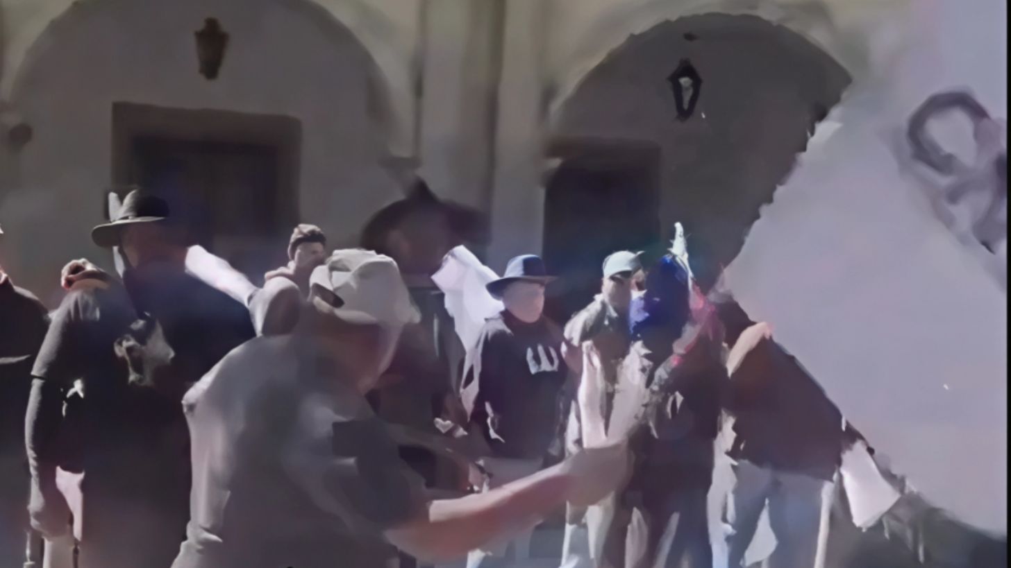 Extranjero pro-Trump enfrenta a manifestantes mexicanos en Oaxaca y desata polémica