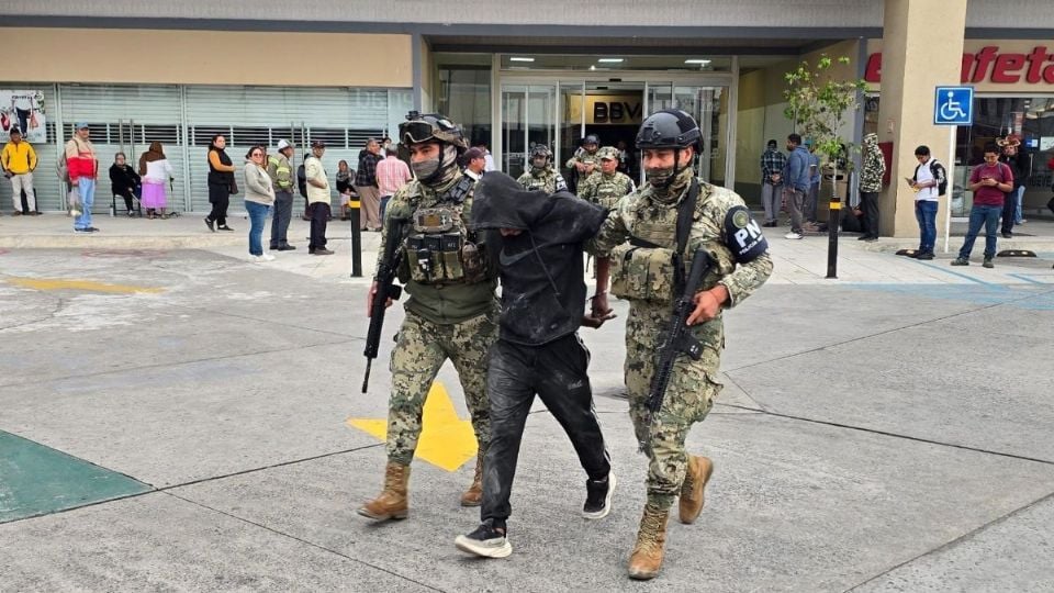 Intento de asalto en BBVA de Plaza Crystal, Veracruz deja un detenido