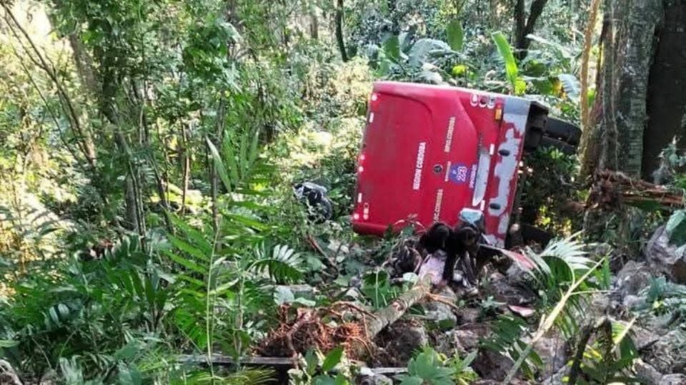 Vuelca autobús con estudiantes en la sierra de Naranjal, Veracruz; hay 3 lesionados