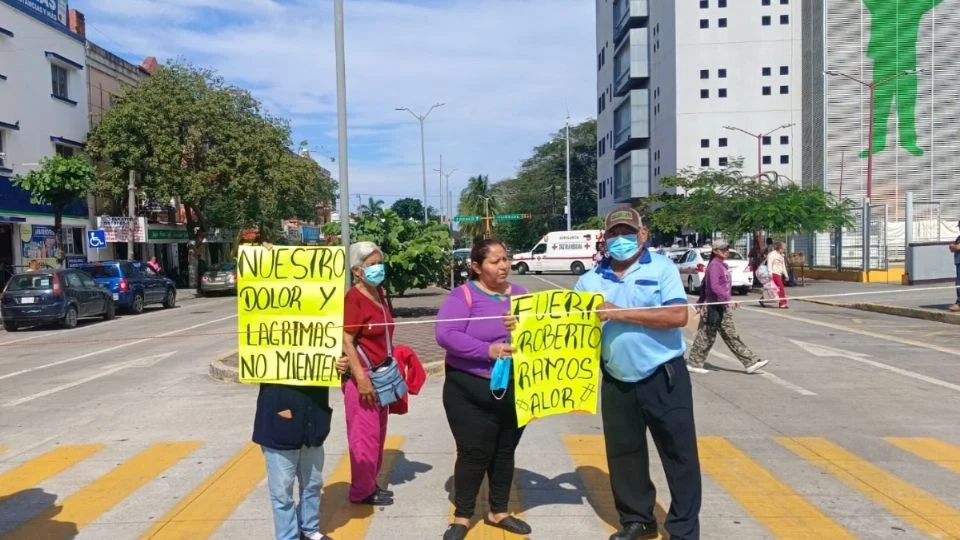 “No hay ni alcohol”, madres de niños con cáncer exigen resolver desabasto en Torre Pediátrica