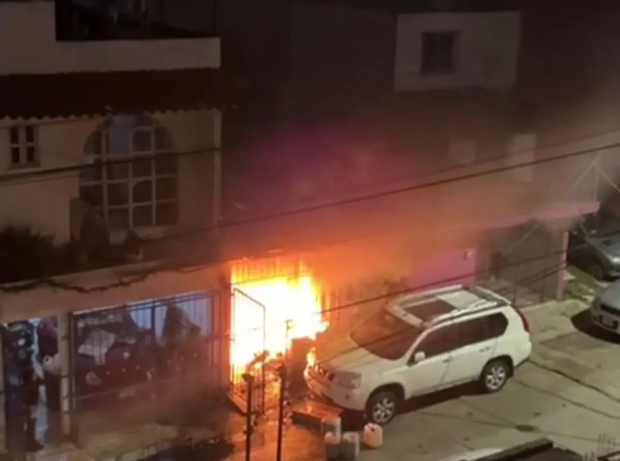 Hombre incendia su vivienda tras pelea familiar en Xalapa