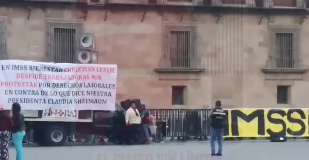 Personal del IMSS-Bienestar protestan en Palacio Nacional; esto piden