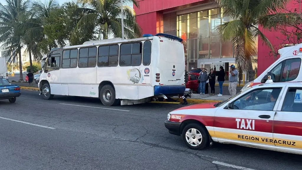 Camión atropella a niña en Veracruz