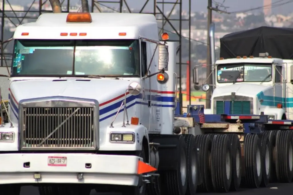 ‘Lo vamos a hacer’: transportistas advierten bloqueos, tras quemas de camiones