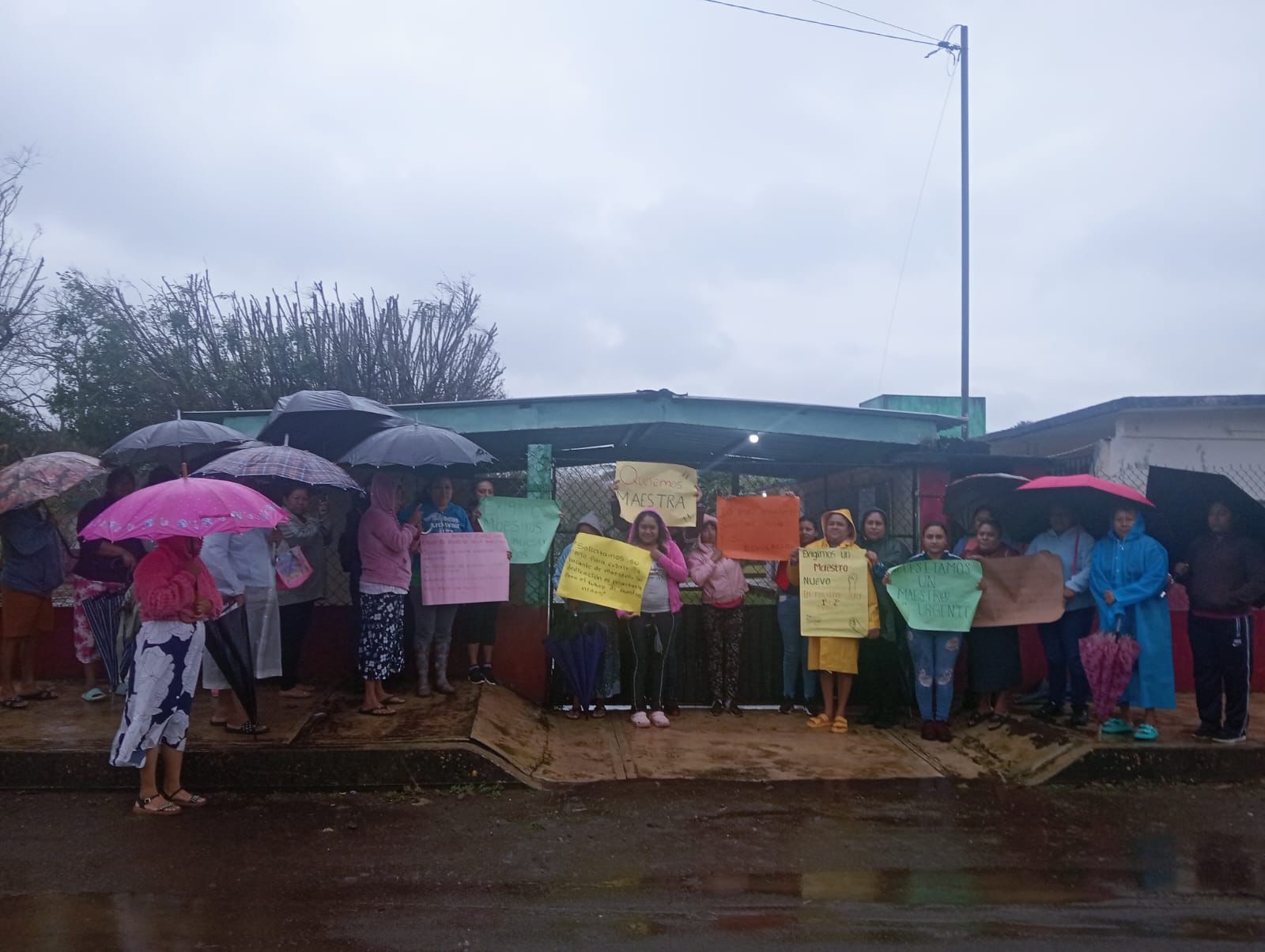 Padres de familia solicitan intervención por falta de docente en primaria de Progreso de Majahual.