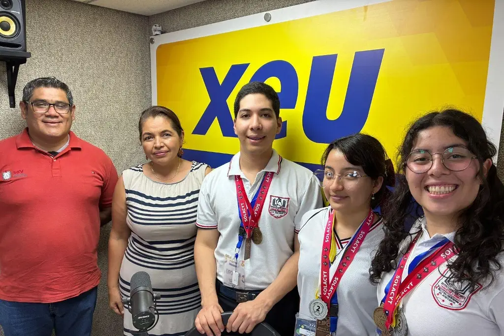 ¡Orgullo veracruzano! Alumnos ganan medalla de bronce en concurso de ciencia en Ecuador
