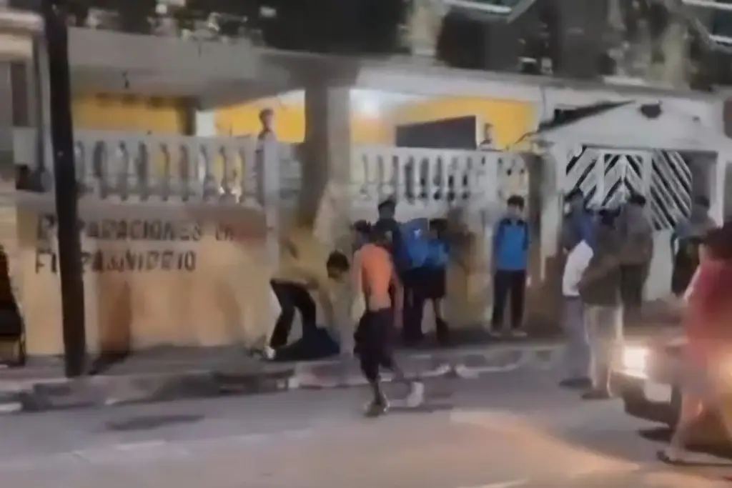 Captan golpiza a estudiante en Boca del Río