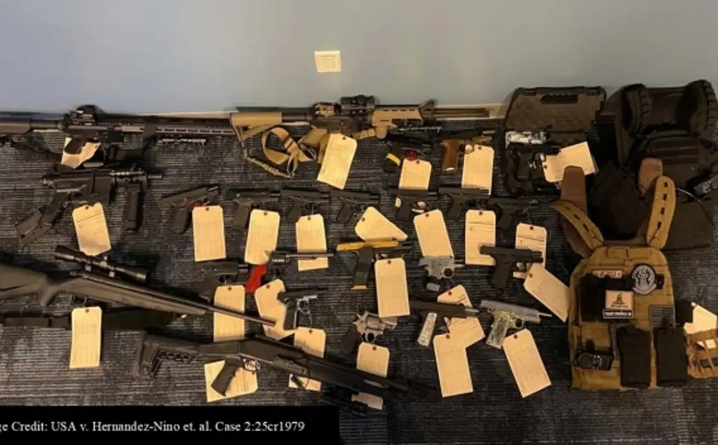 Sentencian a traficante de armas en Texas; arsenal sería vendido a criminales en México