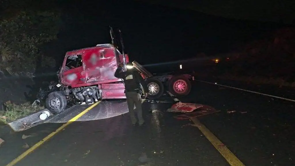 Reportan aparatoso accidente en carretera de Veracruz