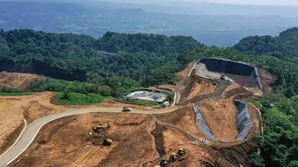 Denuncian posible contaminación por lixiviados en relleno sanitario de Chiltoyac, cerca de Xalapa