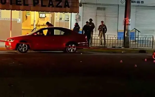 Atacan a balazos a una maestra y su hija en centro de Poza Rica