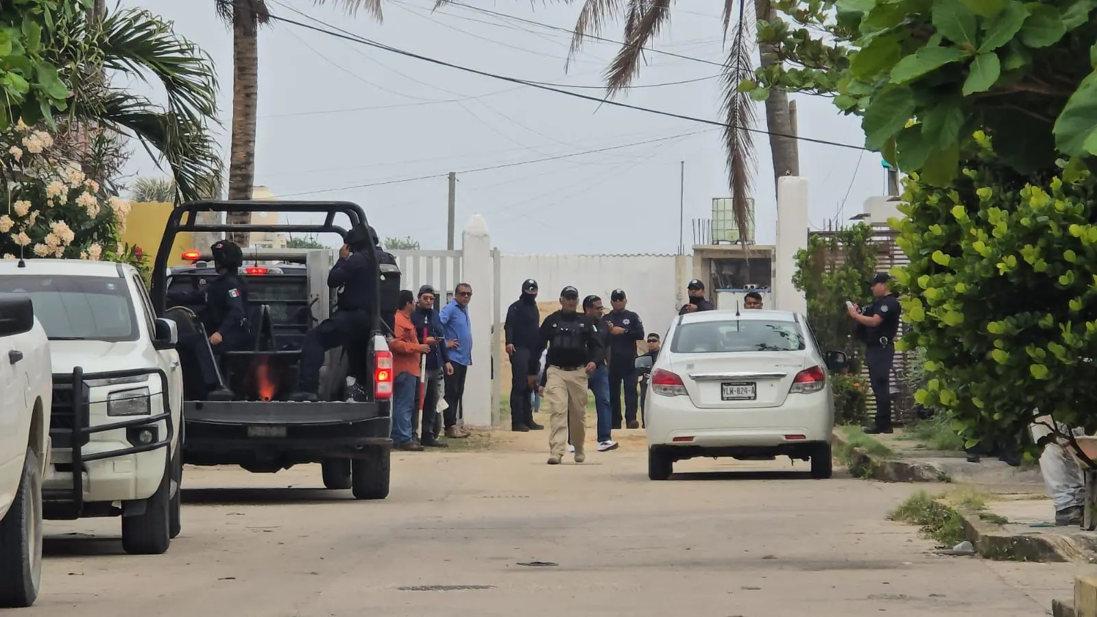 Desalojan a 30 familias con fuerte operativo en Coatzacoalcos