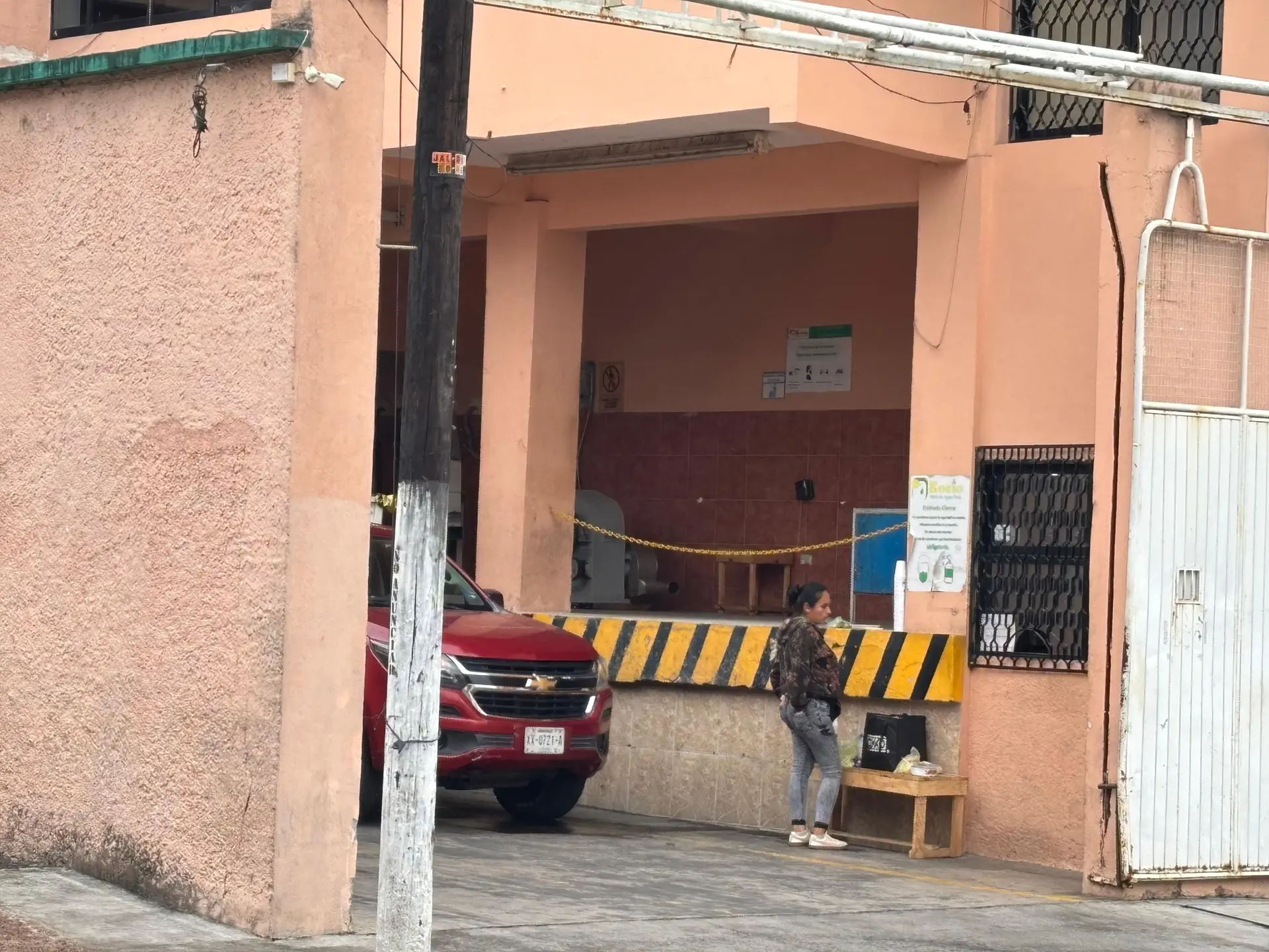 Evacúan jardín de niños por fuga de amoníaco en hielera de Xalapa