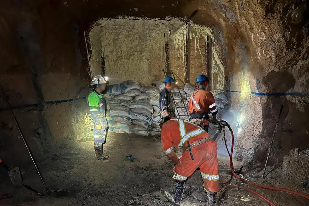 Refuerzan estructura en mina para continuar búsqueda de trabajadores atrapados