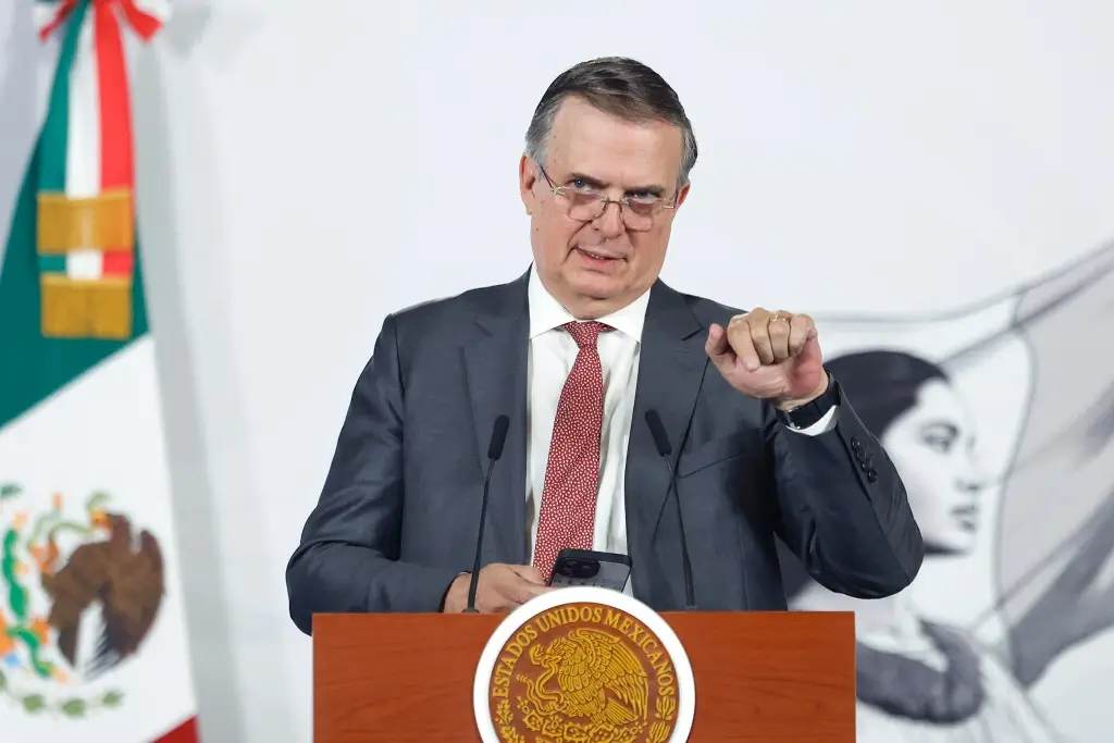 Ebrard admite que su hijo vivió 6 meses en embajada de México en Londres