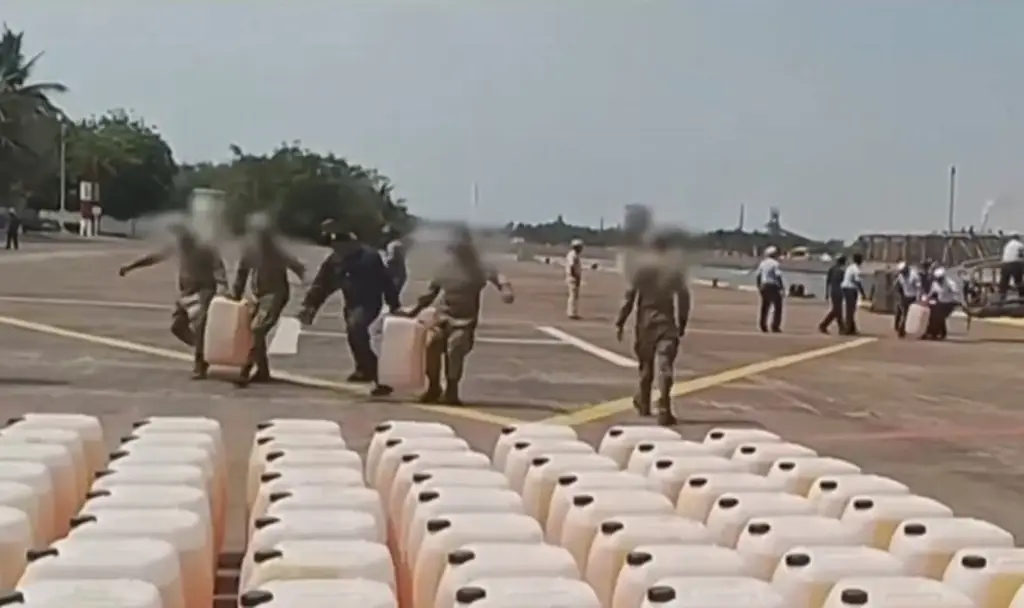 Aseguran embarcación con 103 bidones de combustible en altamar