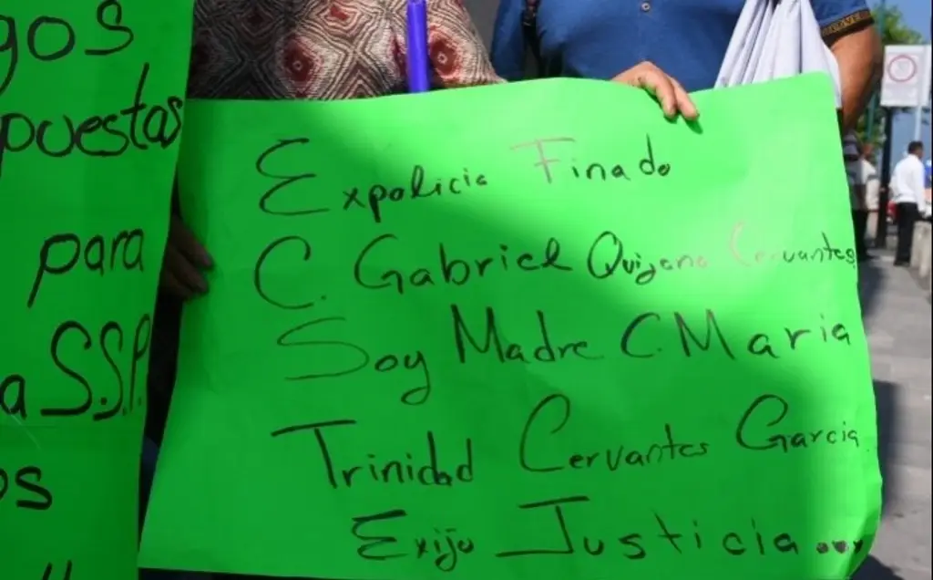 Ex policías exigen pagos pendientes tras despido de hace 11 años