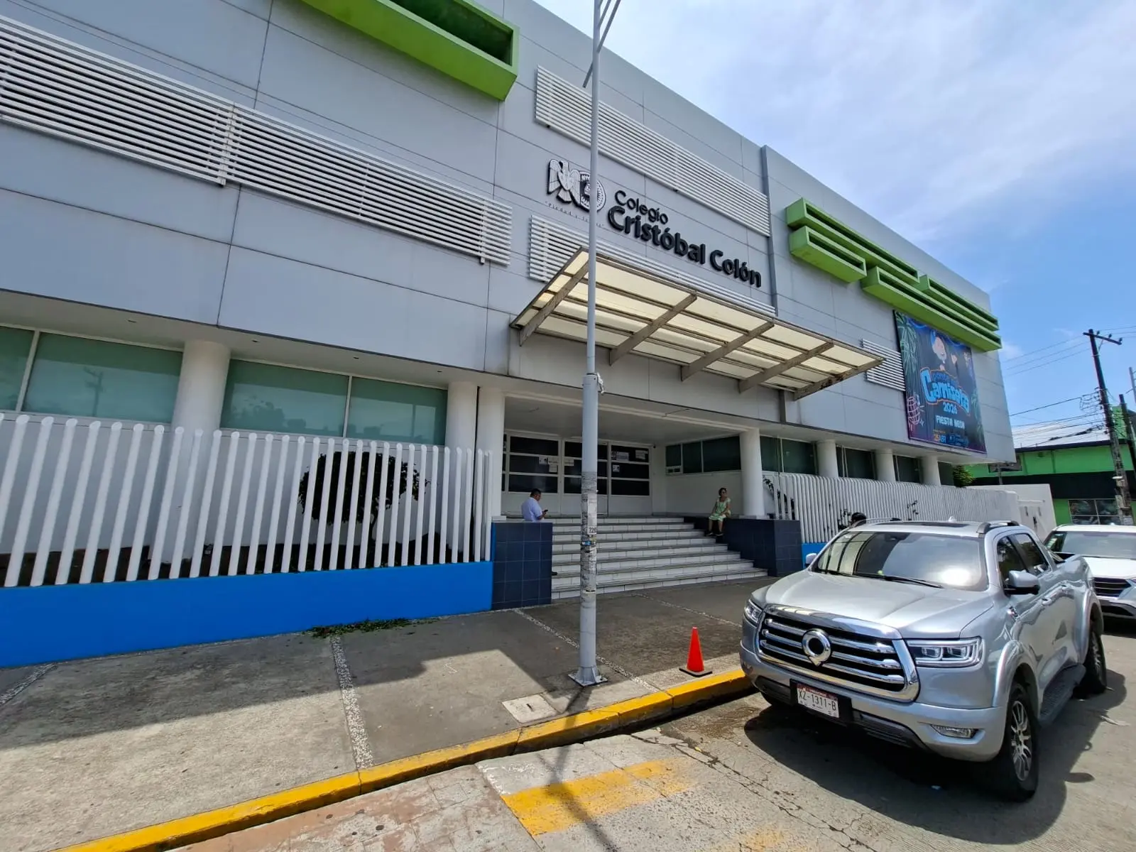 Amenaza de tiroteo moviliza a padres en el Colegio Cristóbal Colón