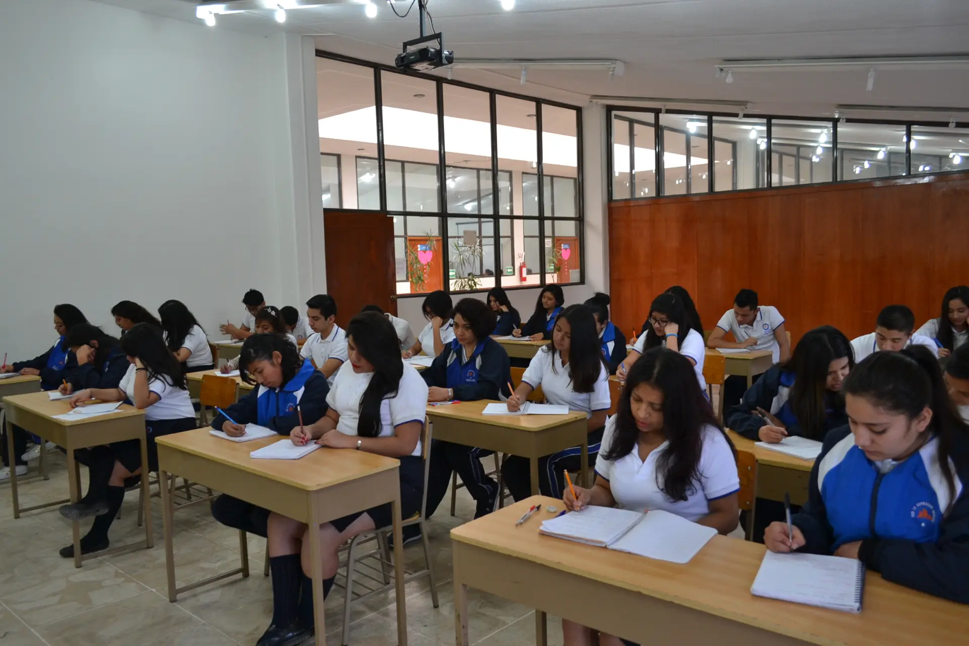 Regresan a clases más de 2 millones de estudiantes en Veracruz