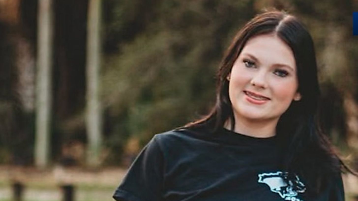 Joven asesina y abusa sexualmente a su hermanastra en un crucero, escondió su cuerpo debajo de una cama