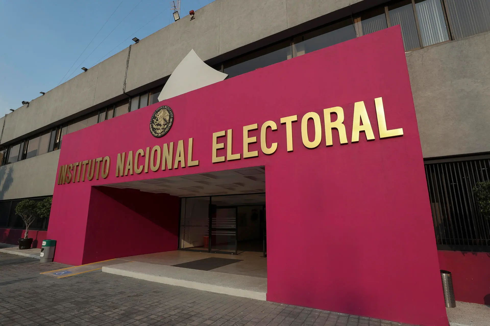 INE multa por más de 12 mdp a cuatro partidos políticos de Veracruz