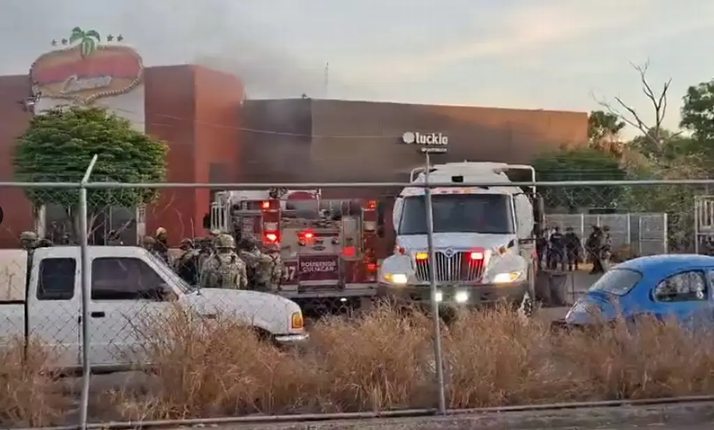 Un muerto y varios lesionados por incendio intencional en casino de Culiacán