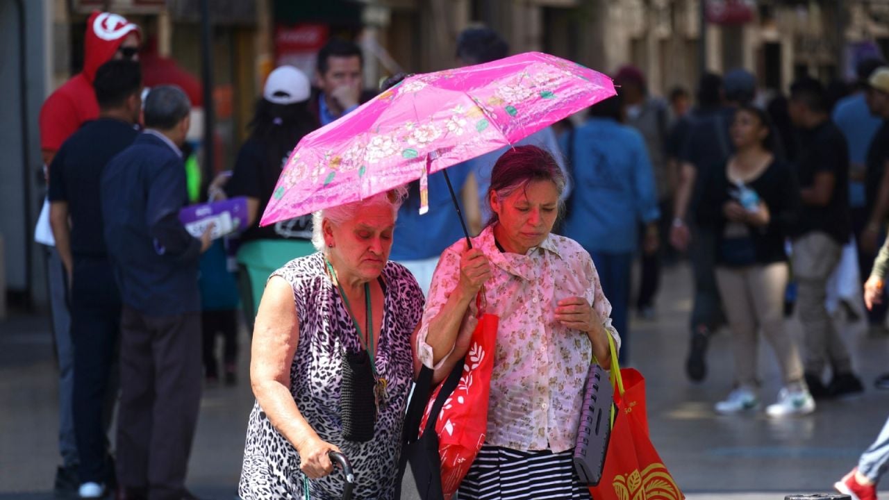 El calor en pacientes con problemas cardiovasculares aumenta riesgo de hipotensión y arritmias: experta