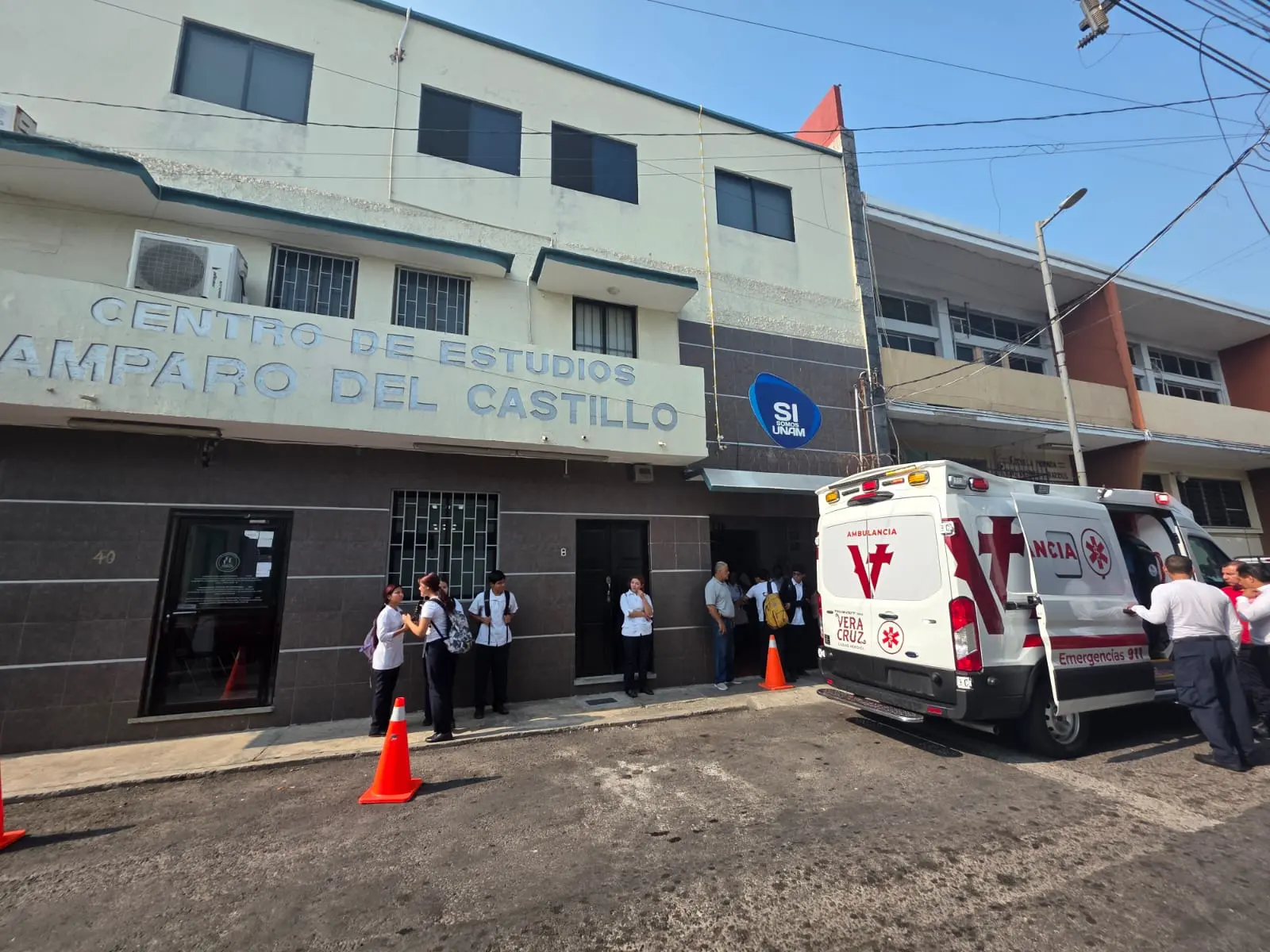 Fumigación deja dos estudiantes intoxicados en escuela de Veracruz