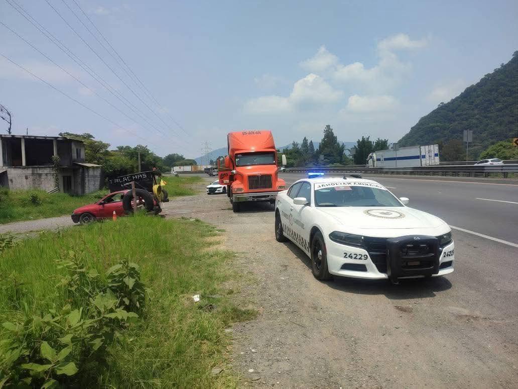 Frustran robo de camión en autopista, a la altura de Orizaba