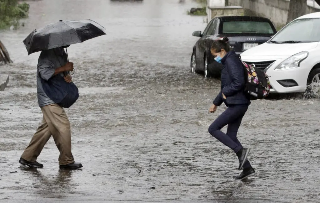 Lluvias, tormentas y descenso de calor este lunes en Veracruz