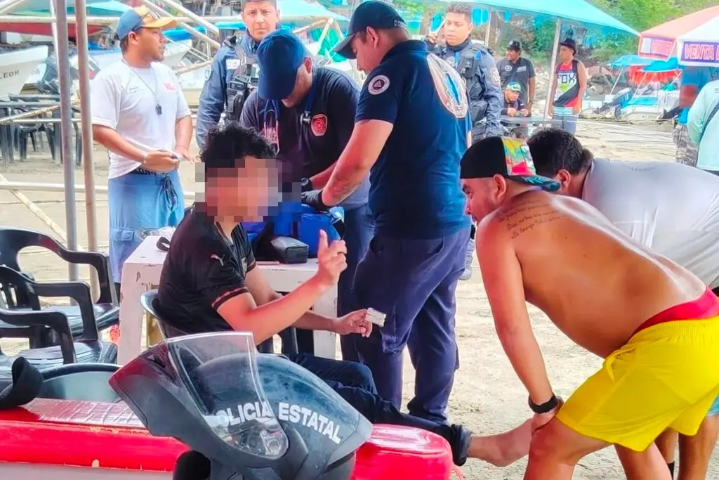 Por sentirse ‘solo’ se avienta al mar en Veracruz y esto fue lo que pasó
