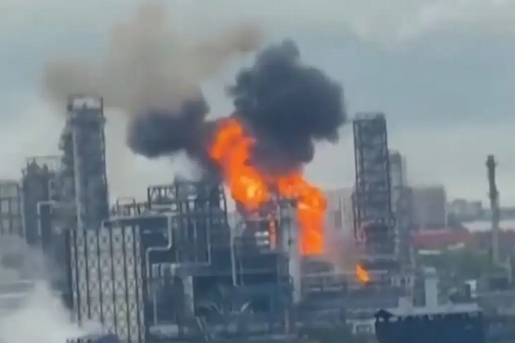 Ucrania golpea refinería de Moscú en uno de sus mayores ataques con drones