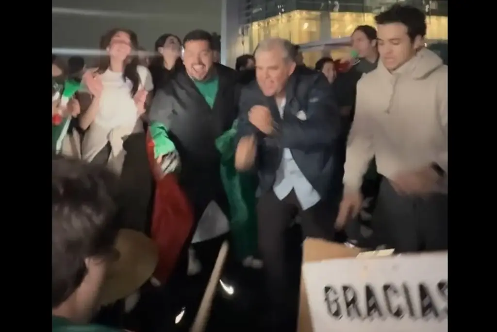 Aficionados mexicanos desvelan a la Selección de Ecuador previo a partido contra México