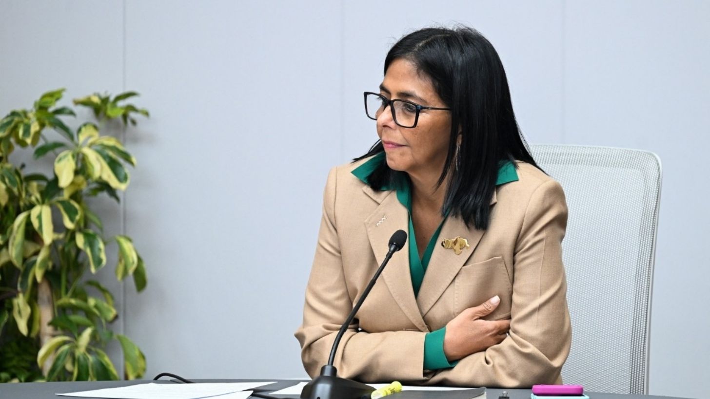 Claudia Sheinbaum dialogará con Delcy Rodríguez para coordinar apoyo humanitario a Venezuela