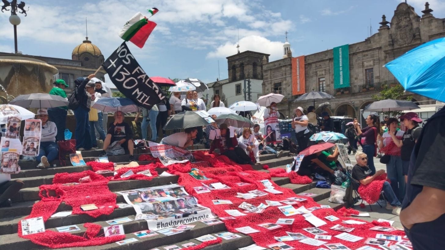 Colectivos de personas desaparecidas realizan protesta en Guadalajara