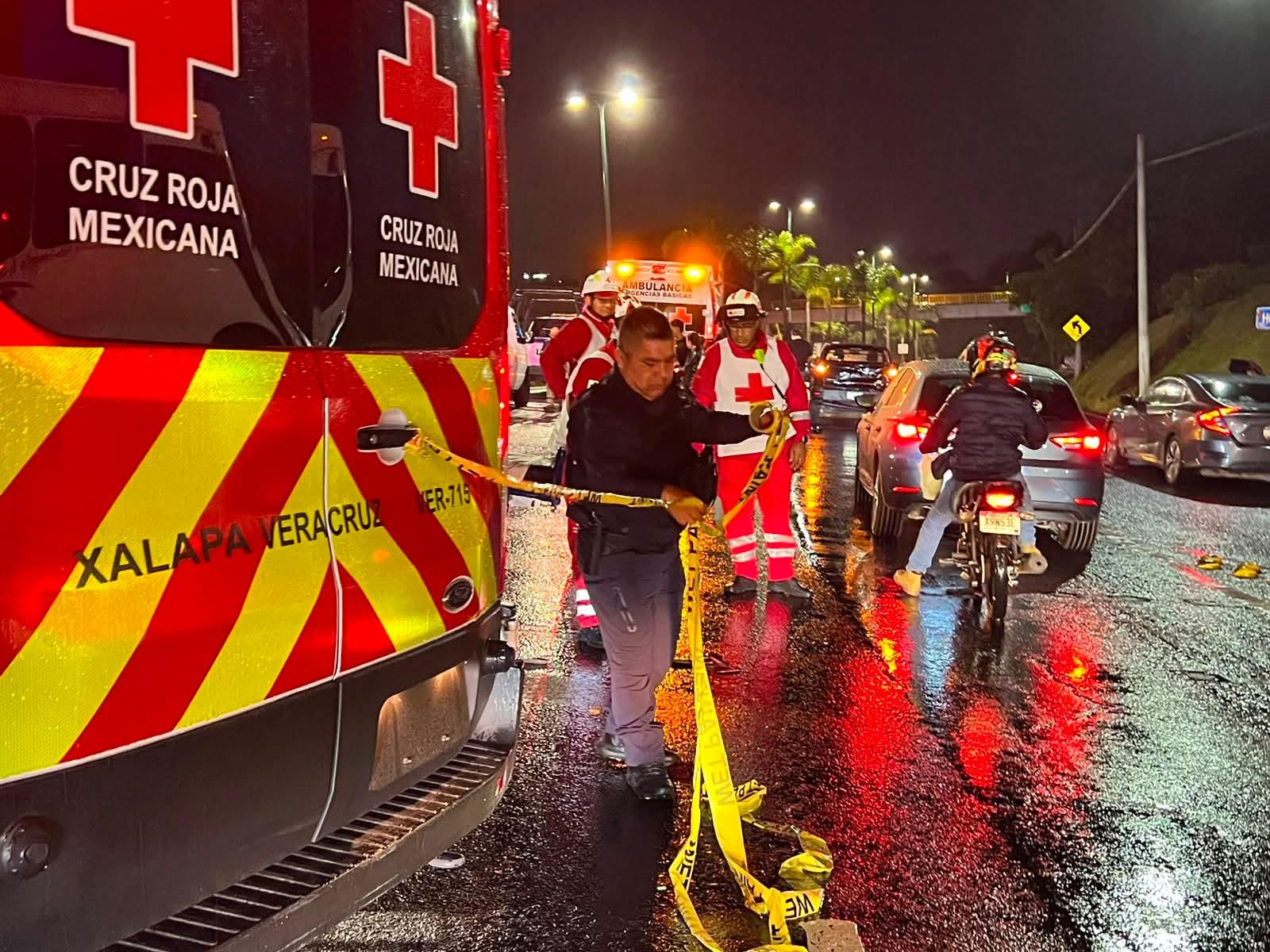 Hombre muere atropellado al auxiliar a su hermano en Xalapa