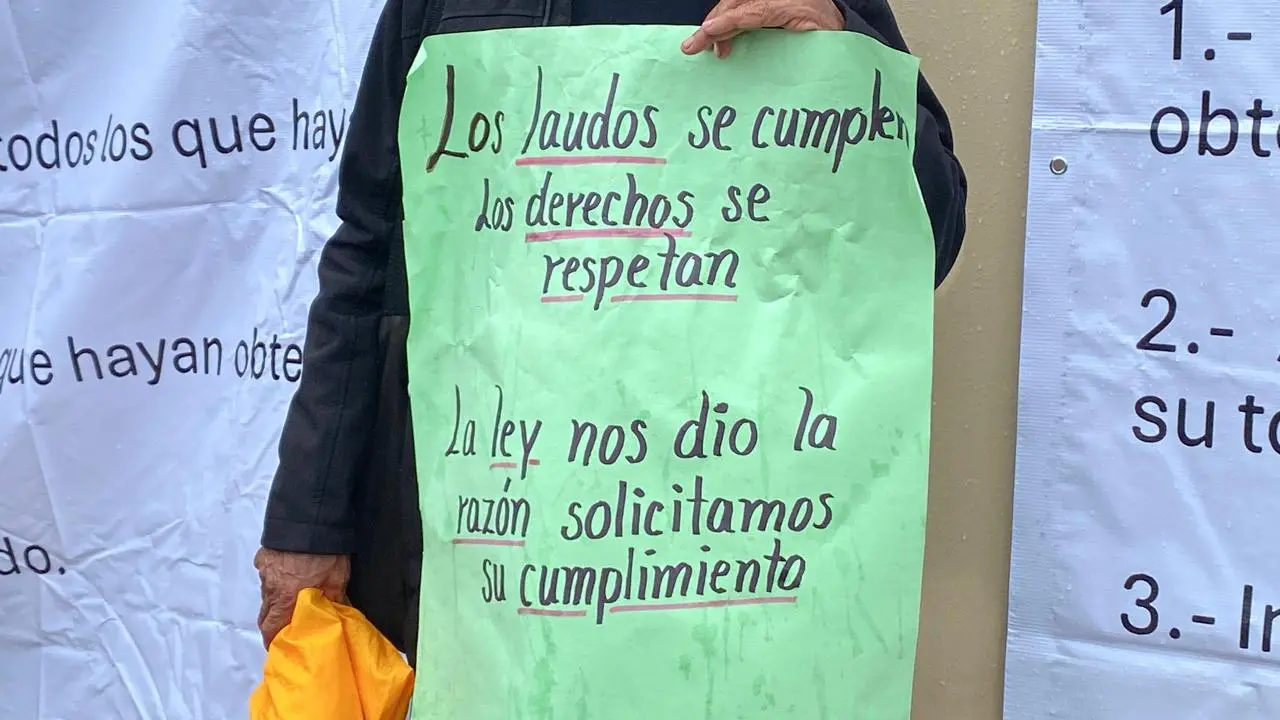 Trabajadores sindicalizados toman la SIOP en Xalapa