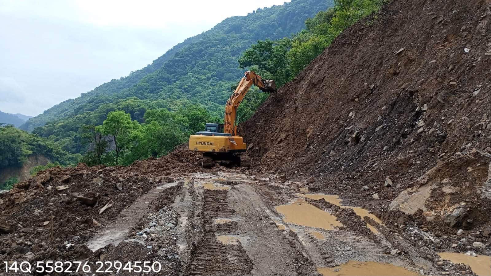 Deslaves mantienen en riesgo a habitantes de Atempa, en Ilamatlán